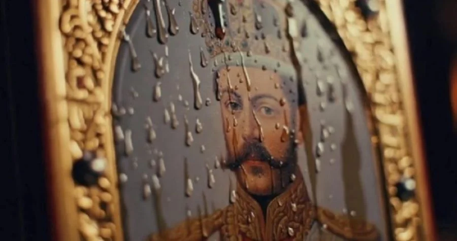 Икона Николая II замироточила в российском храме: священник увидел в явлении предупреждение