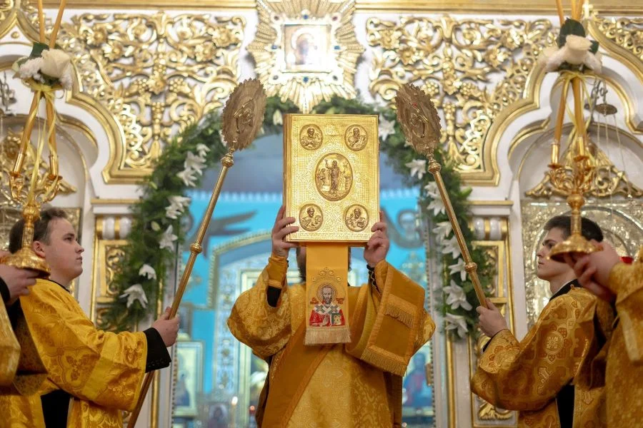 Молитва как живой разговор с Богом: в РПЦ напомнили, в чем смысл почитания Николая Чудотворца
