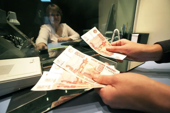Россияне выбирают краткосрочные вклады: ставки растут, а предпочтения меняются