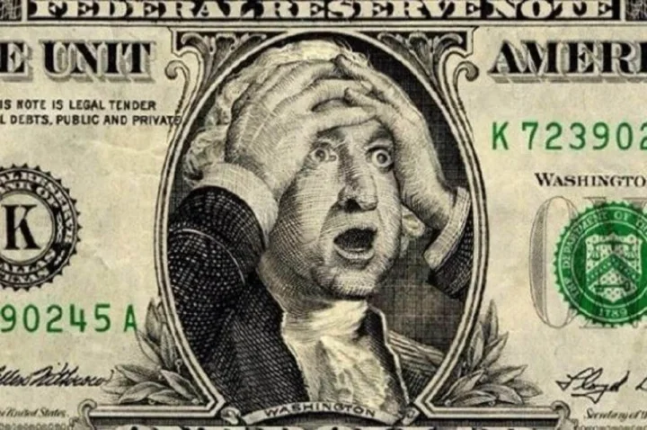 Доллару осталось недолго: эксперт предрекает крах американской экономики