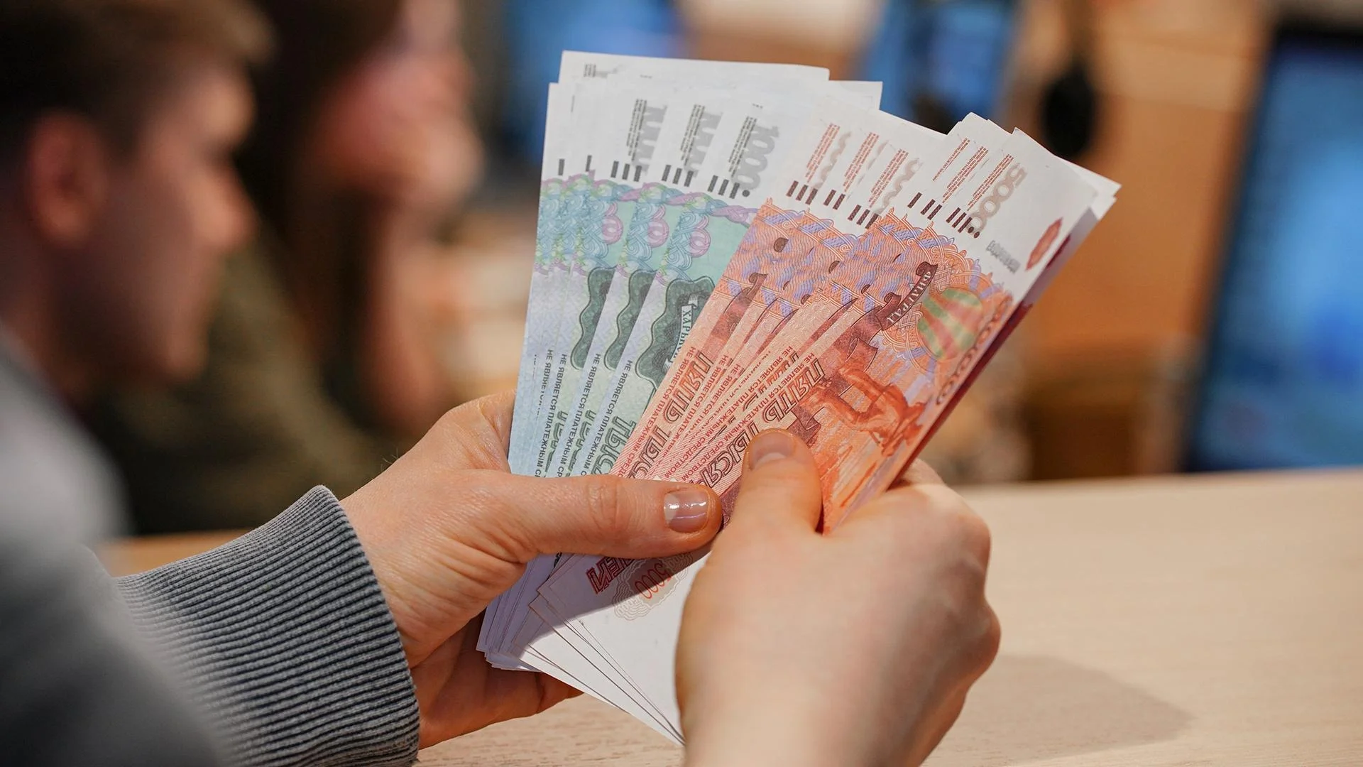 Где в России зарабатывают больше 150 тысяч: названы четыре региона-лидера