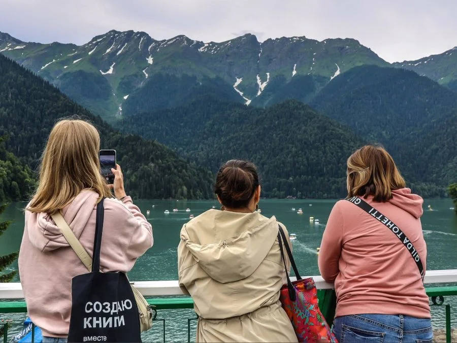 «Налог на вид»: в Абхазии нашли способ отсеять бедных туристов