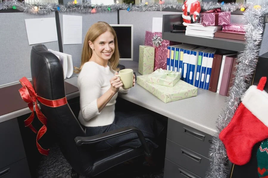 Работать придется до упора: 30 декабря 2025 года останется полным рабочим днем