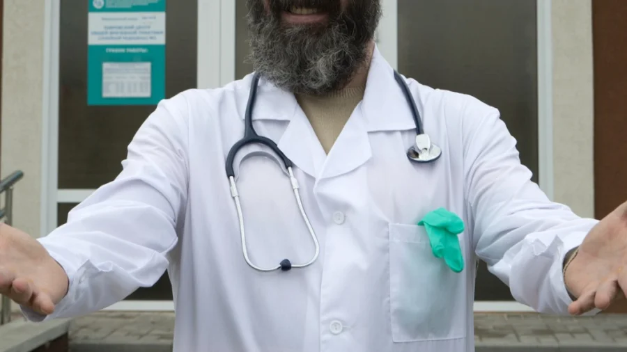 Проверку дипломов врачей могут сделать обязательной: в России обсуждают новые меры контроля