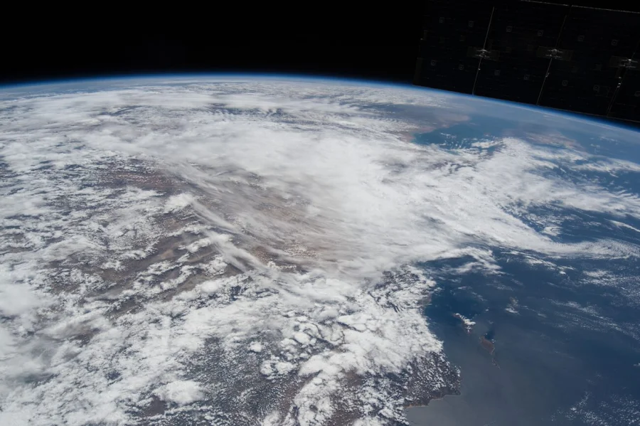 Магнитный полюс Земли смещается к России: учёные фиксируют ускоренный дрейф