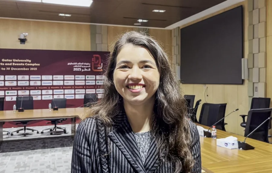 Болельщики исполнили гимн России на награждении Александры Горячкиной на ЧМ в Катаре.