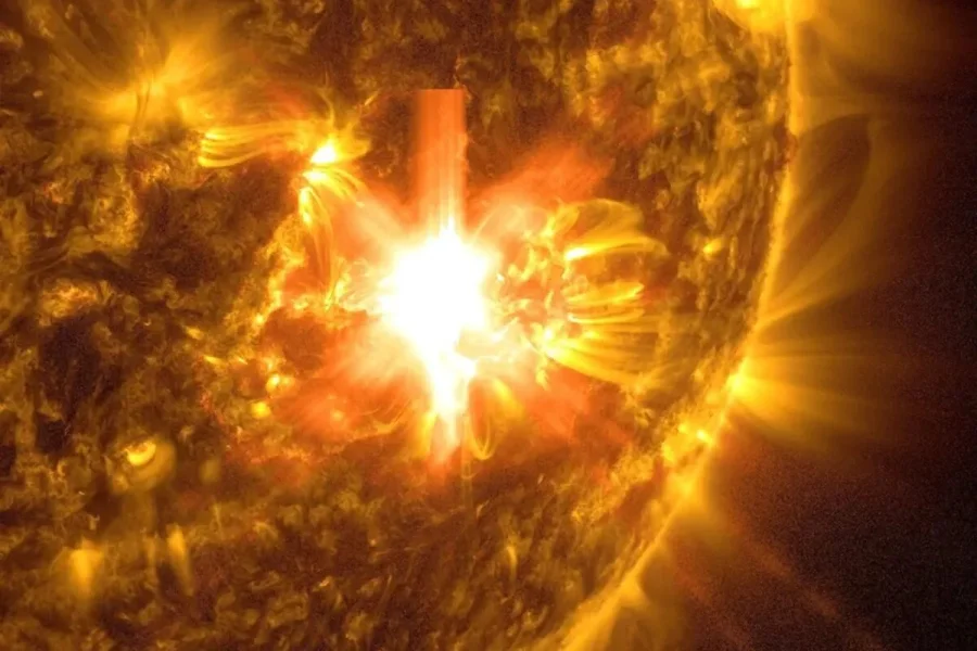 Учёные рассказали, чем может обернуться мощный взрыв на Солнце