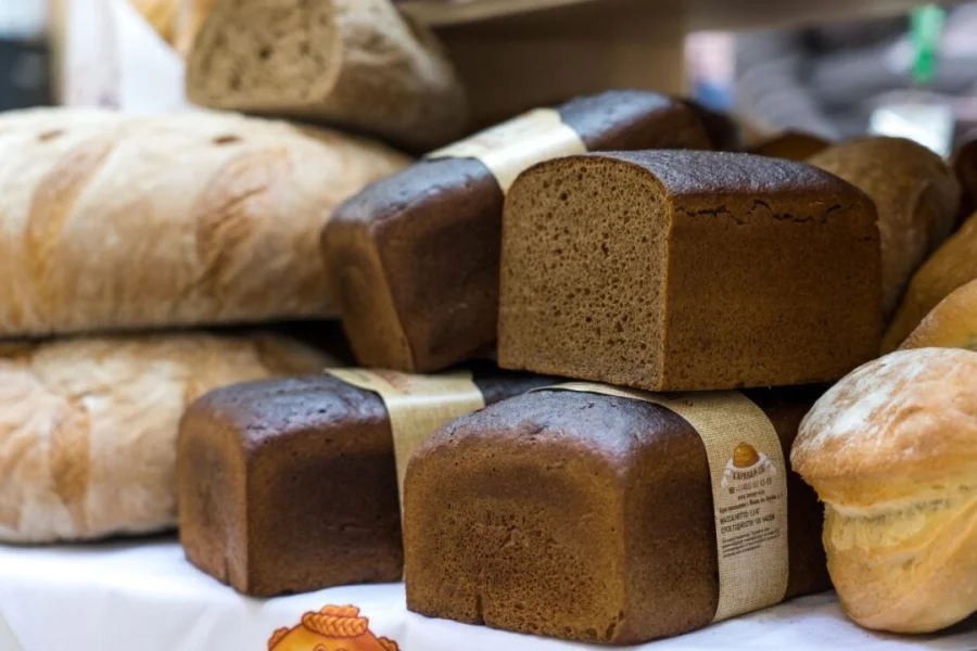 Чёрный хлеб в России подорожал почти на 15%: что стоит за ростом цен