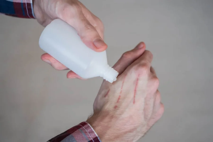 Кровь останавливается за секунду: создан революционный медицинский спрей