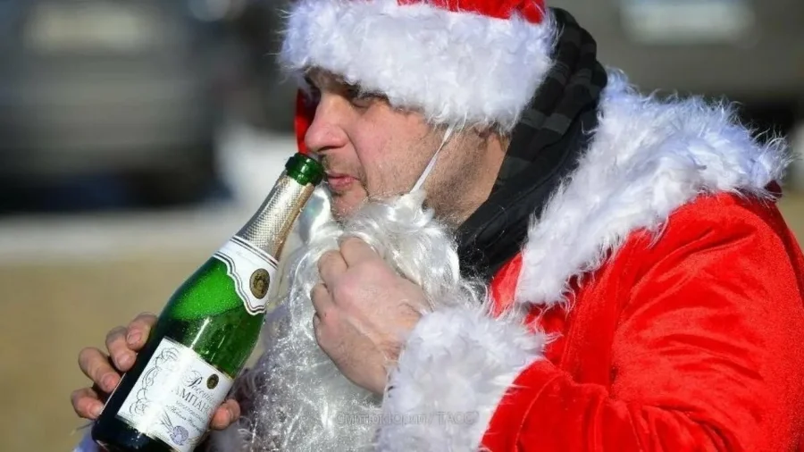 «Праздники под градусом»: нарколог предупредила о скрытом начале алкоголизма
