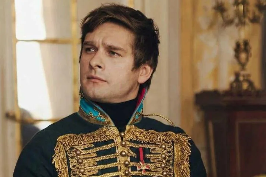 Андреасян собрал невероятный актерский коктейль: сын Казановы, Пельмень, Иванушка и герой-любовник в новой «Войне и мире»