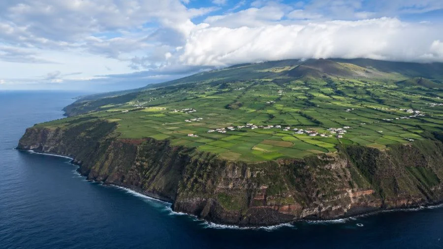 Тысячи подземных толчков на Азорах: учёные выяснили, что на самом деле творится под островами