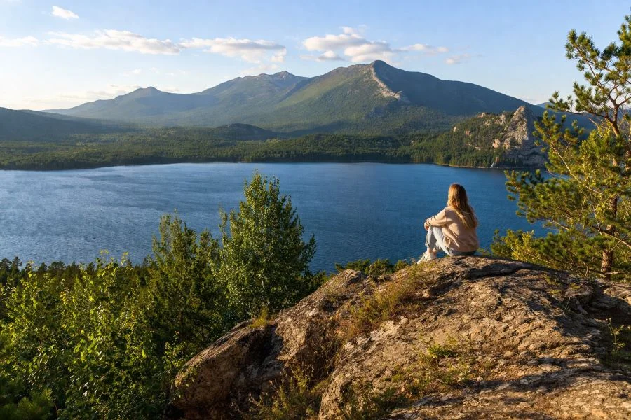 Не Сочи и не Абхазия: куда россияне массово едут этим летом