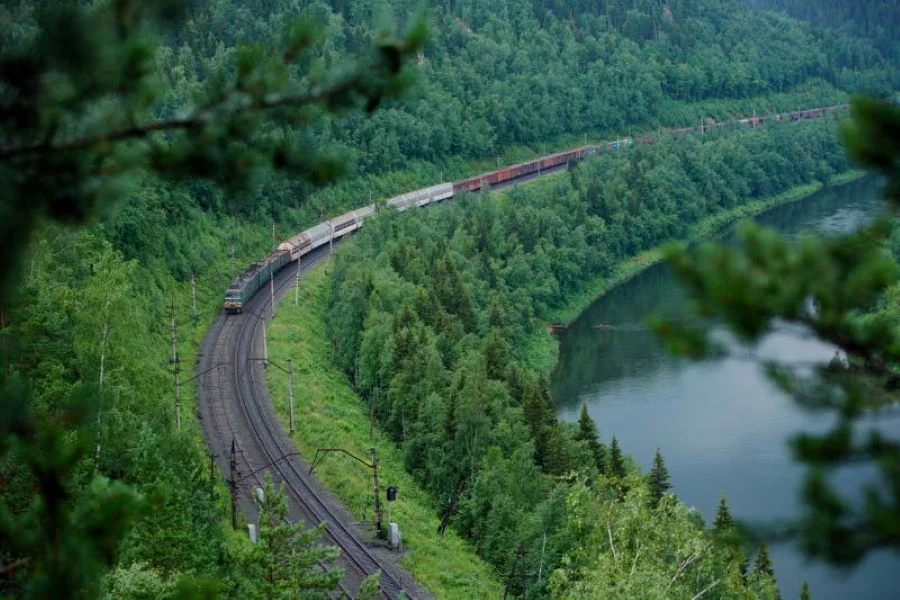 Неделя в поезде: каково это — проехать треть планеты по самой длинной железной дороге мира?