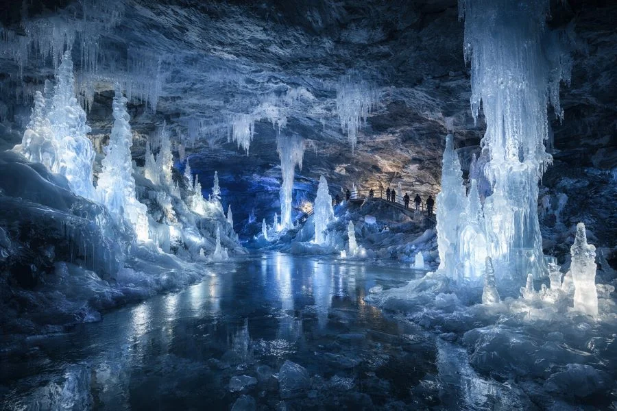 Дворец Снежной Королевы под землей: где на Урале зима не заканчивается никогда?