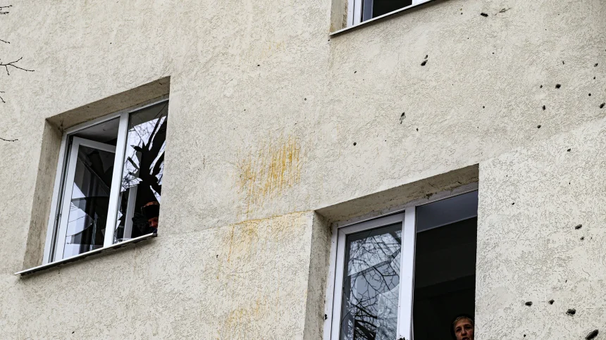 Дрон ВСУ ударил по многоквартирному дому в Керчи: погибли два человека