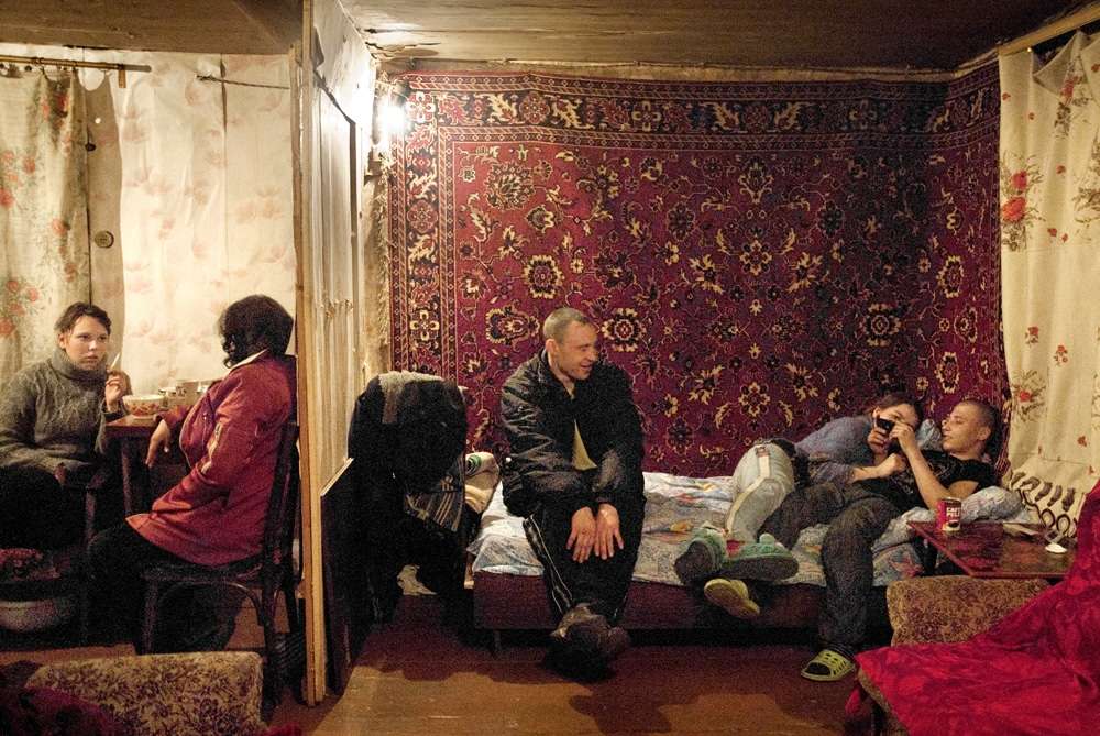 Как живут бедные люди в России: почему нищих становится больше