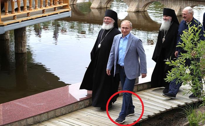 Кроссовки у Путина на Валааме: фото, сколько стоят. Кроссовки президента покорили интернет