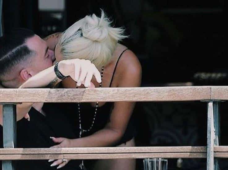 Леди Гага: бурный роман со звукорежиссёром, Леди Гага целуется - фото