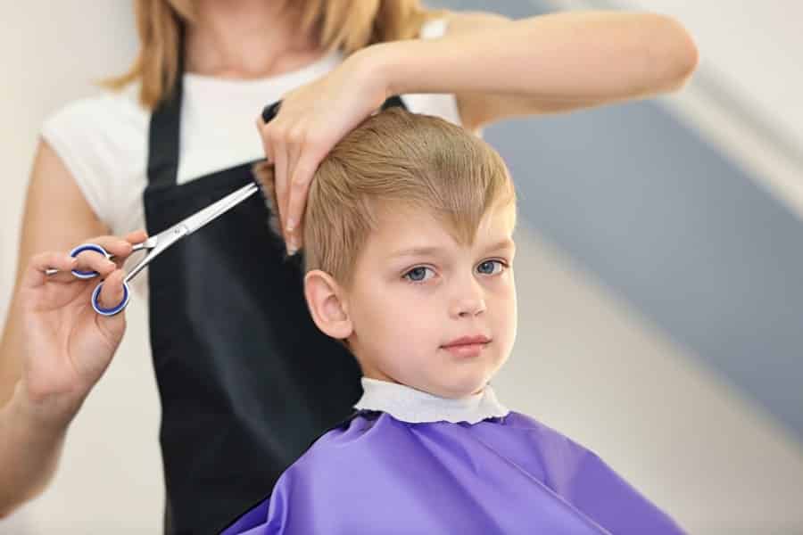 Можно ли матери подстригать сына