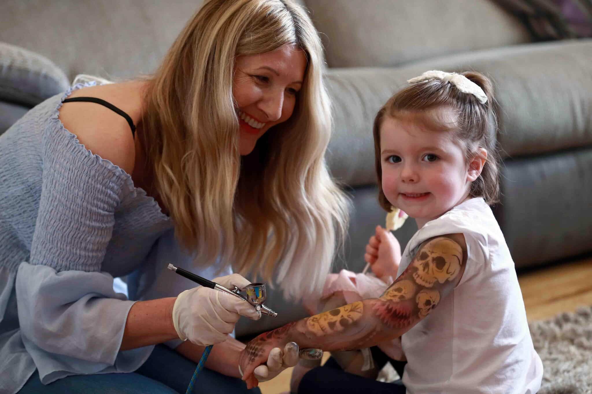 Детям до 18-и: татуировки собираются запретить