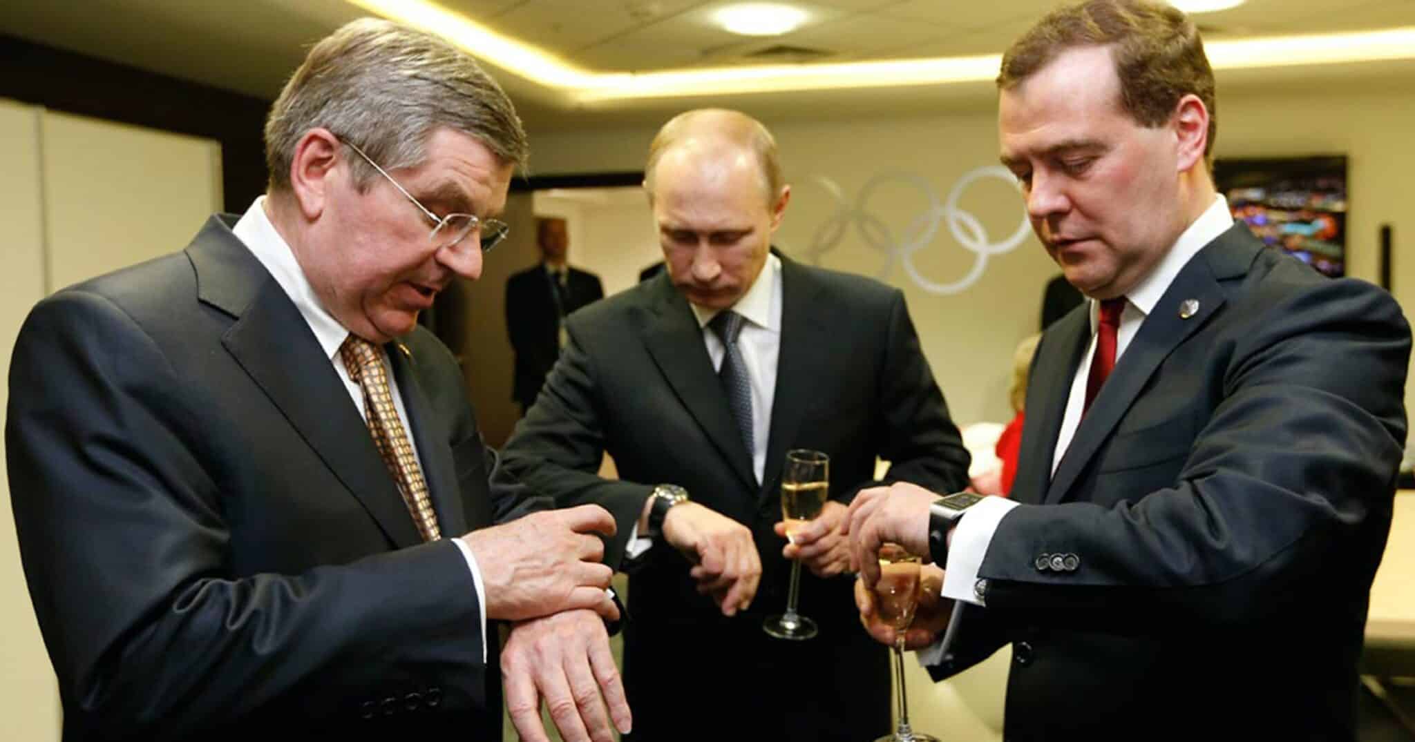 Почему у Путина часы на правой руке: основные причины