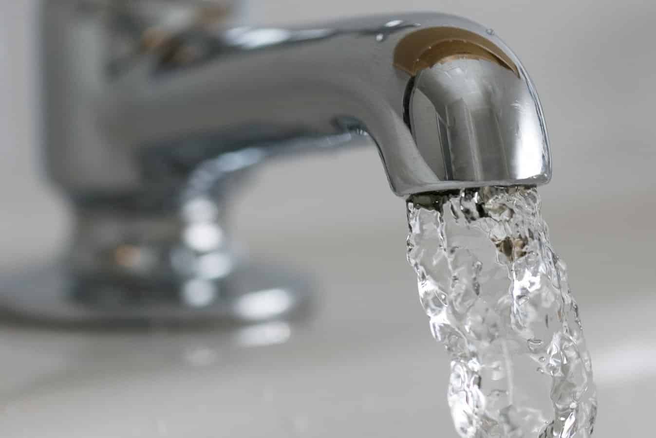 Чем опасна вода из крана: можно пить или лучше отказаться