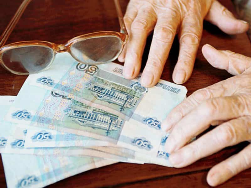 Тысячу рублей прибавят к выплатам одиноким пенсионерам Подмосковья  