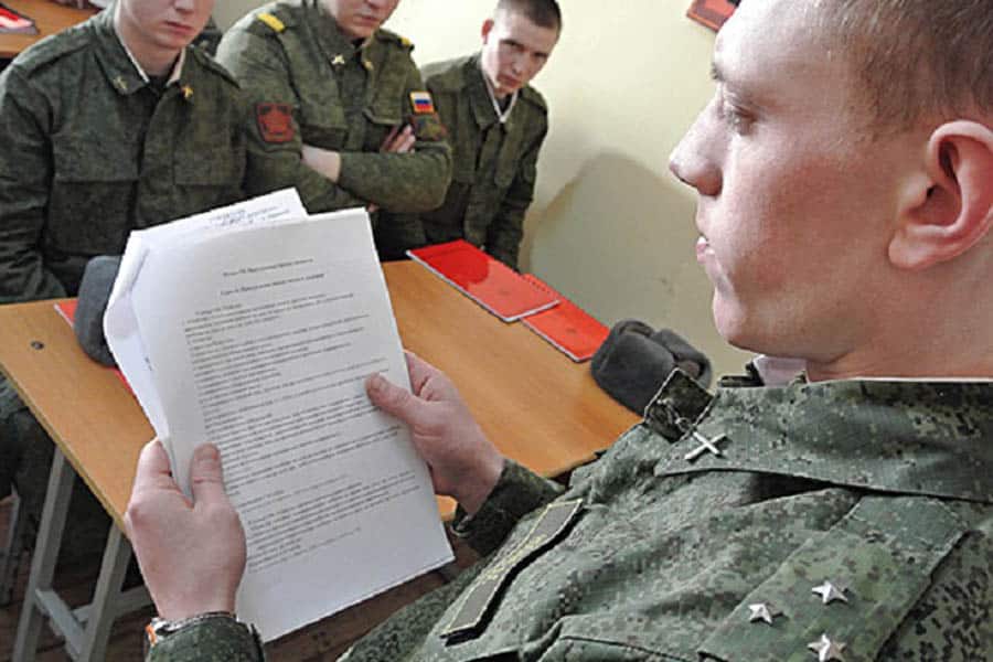 Годовые контракты на прохождение службы в армии России для офицеров запрещены с 18 марта 2020 года