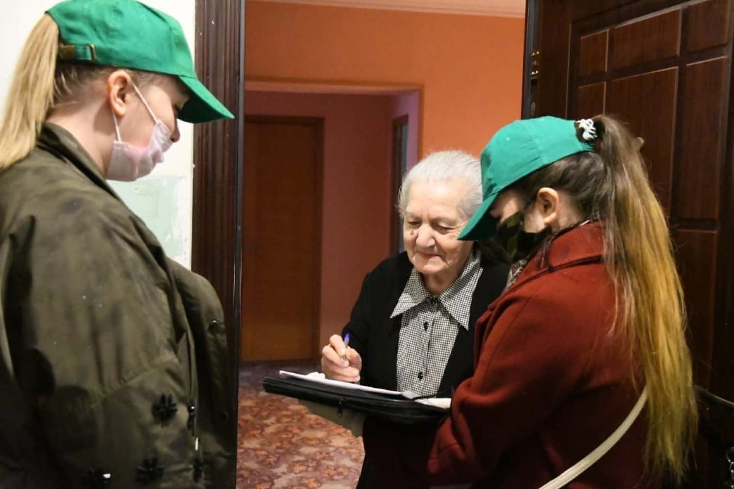 Поддержка граждан старше 65 лет в России на самоизоляции: какие выплаты положены