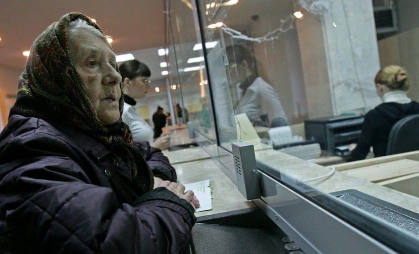 Доплата 5700 рублей к пенсии: как получить, каким пенсионерам положена