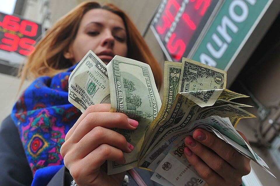 Будет ли доллар по 65 рублей в мае 2020: прогнозы экспертов