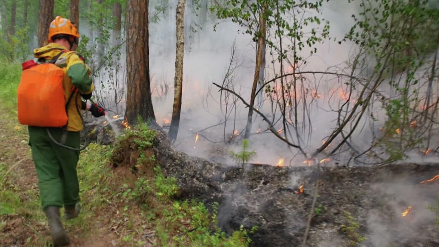 В самом холодном месте России аномальная жара – быстро распространяются лесные пожары