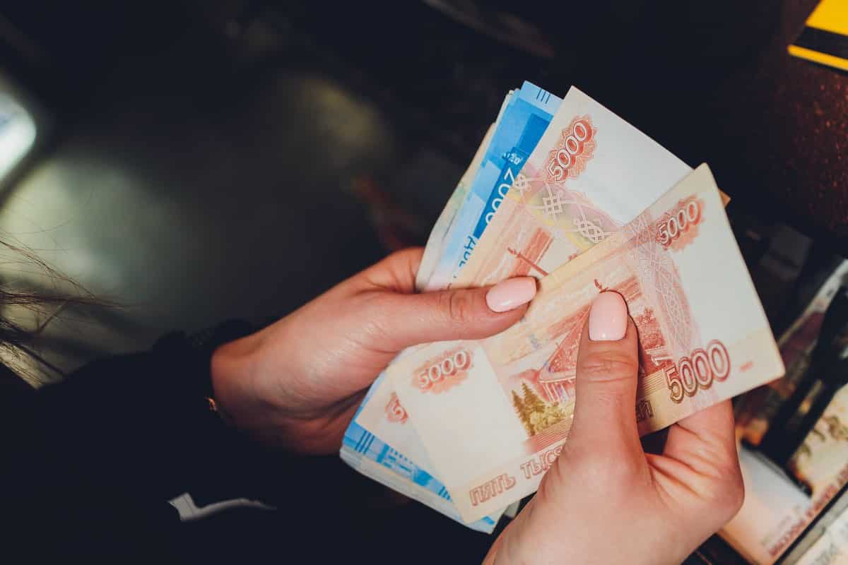 Правительство России утроило минимальное пособие по безработице