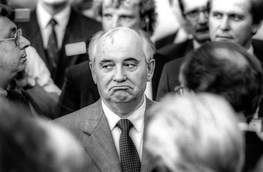 Почему в России не особо уважают Ельцина и Горбачёва