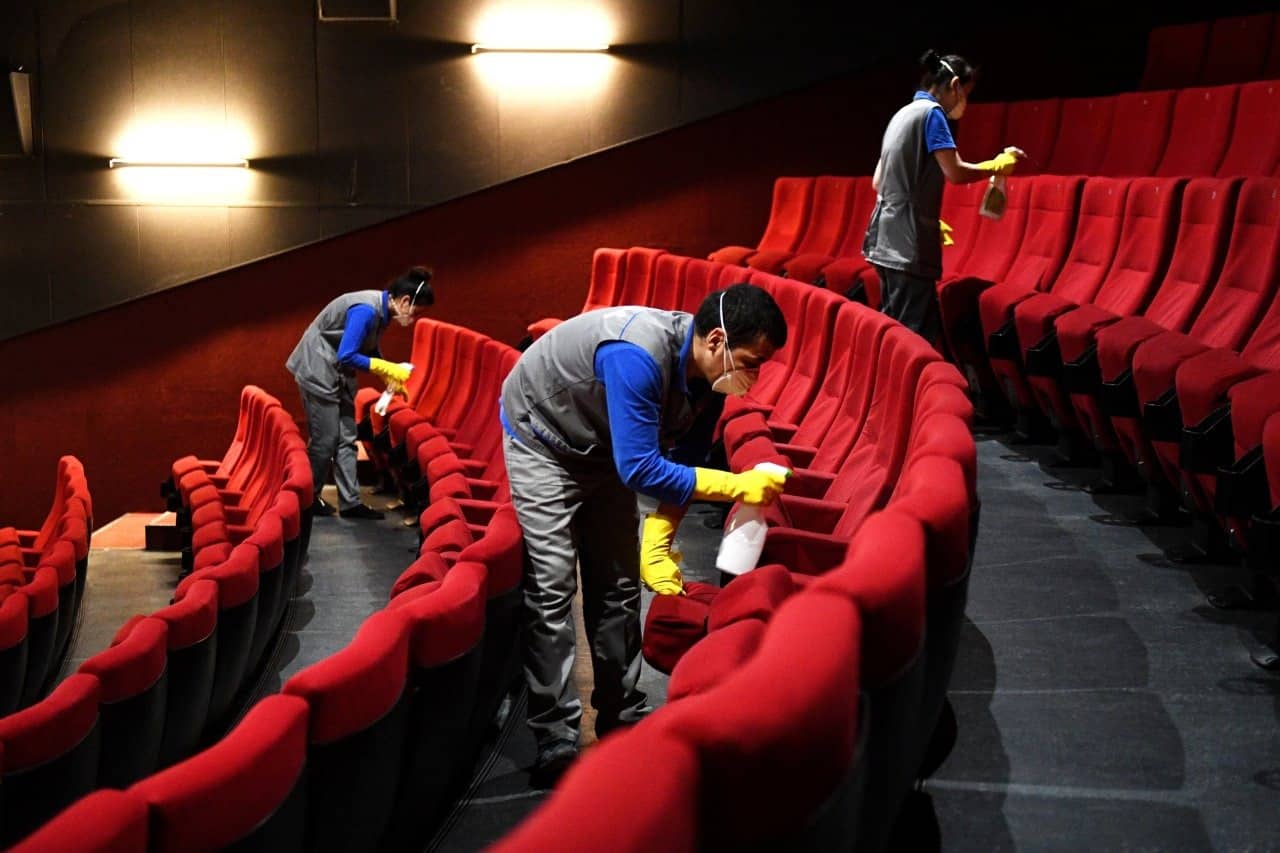 В регионах России постепенно открываются кинотеатры