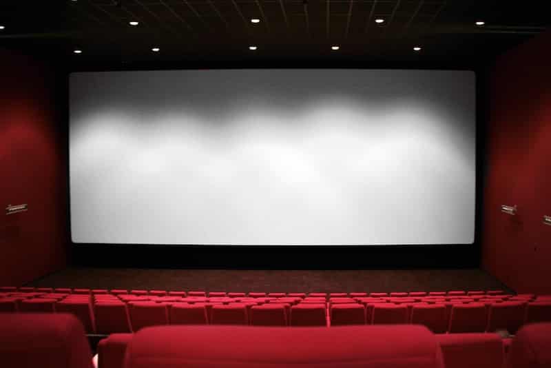 В регионах России постепенно открываются кинотеатры