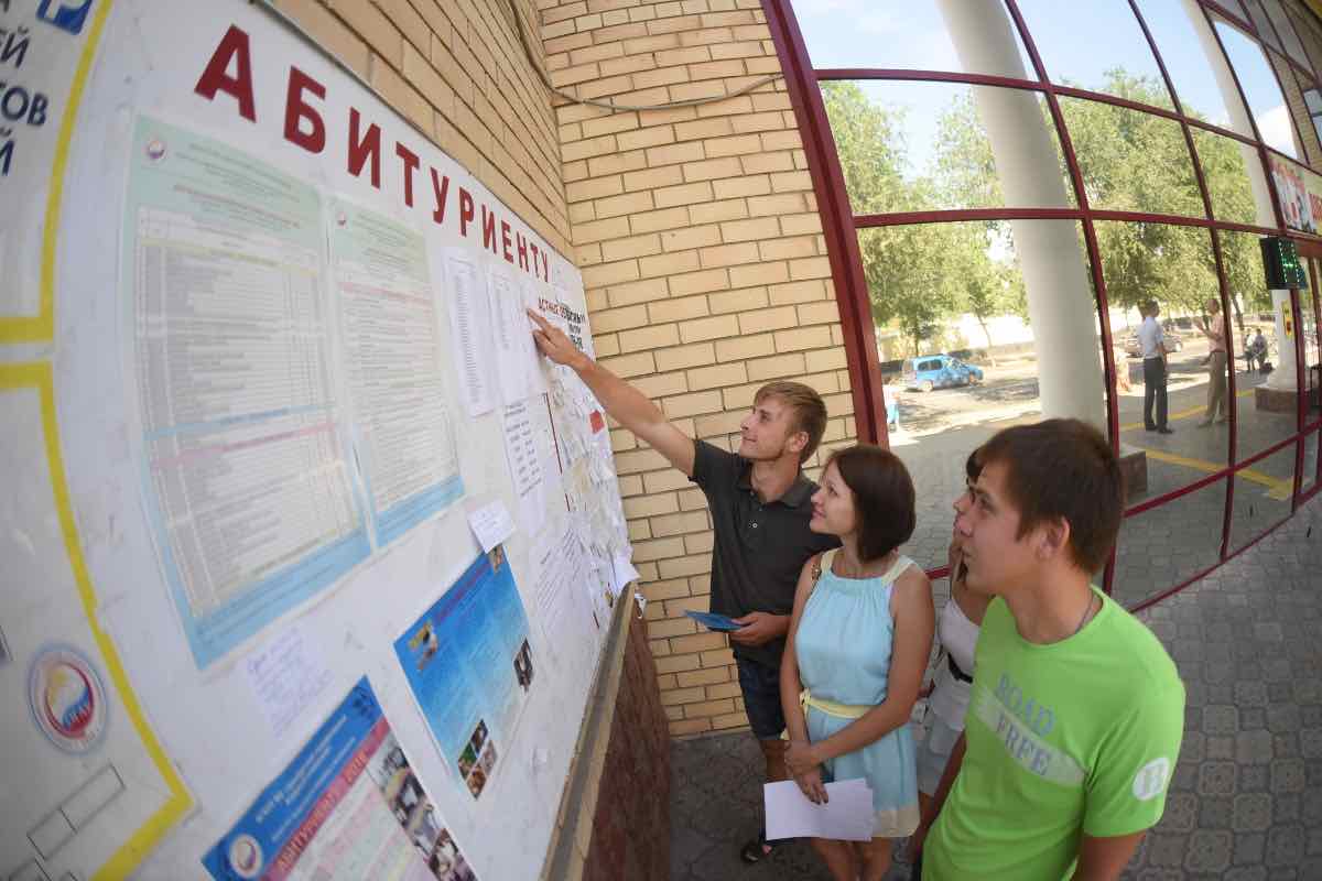 Учебный год в ВУЗах России начнется 1 сентября, рассказали в Минобразования