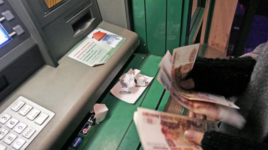 Россияне обеспокоены слухами о запрете на снятие наличных в банкоматах с 1 августа