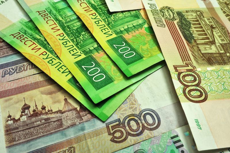 О возможной девальвации рубля заговорили эксперты