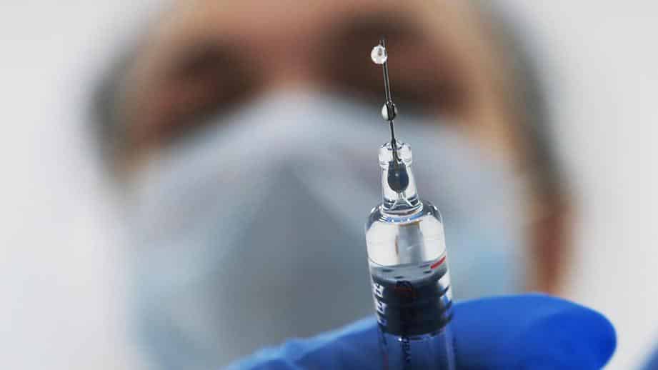 Вакцинация от коронавируса: богатейшие страны мира построились в очередь на прививку