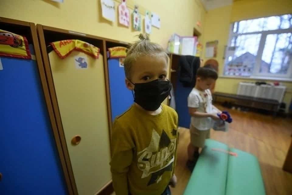 Вероятность введения карантина в детских садах и школах России, прокомментировали в Минздраве
