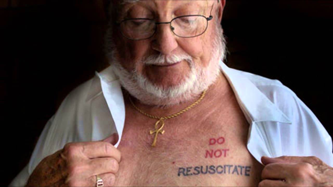 Зачем медики отказываются от реанимации: татуировки с просьбой не реанимировать