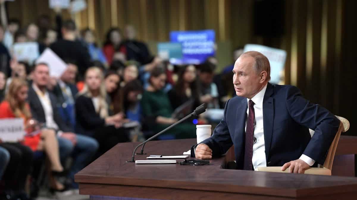 В Кремле озвучили причины почему прямая линия с Путиным не состоится в 2020 году
