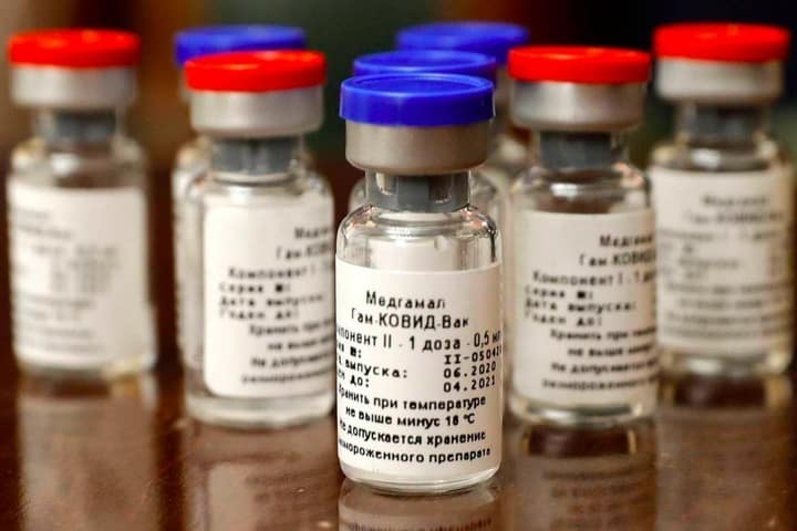 Большинство россиян не готовы сделать прививку от коронавируса, согласно опросам