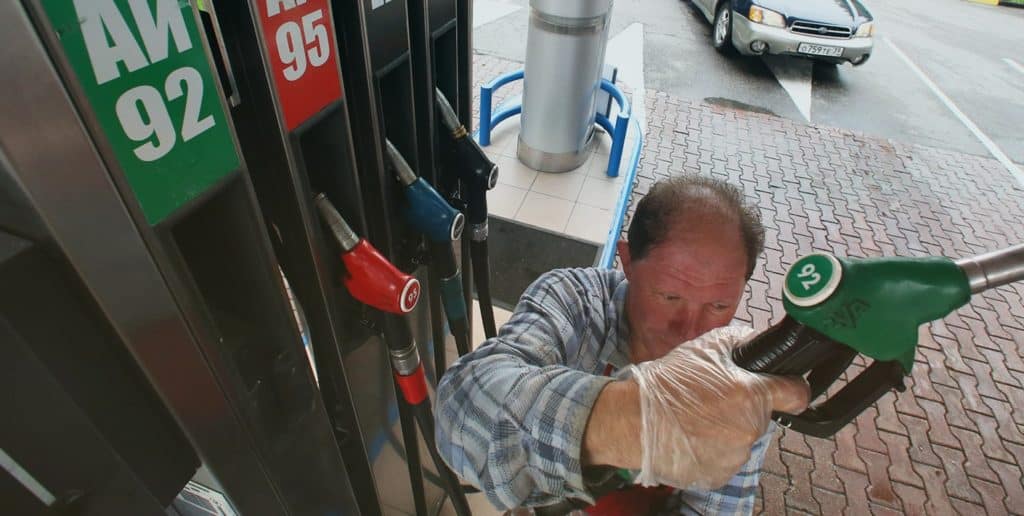 Повышение цен на бензин в России прогнозируют эксперты