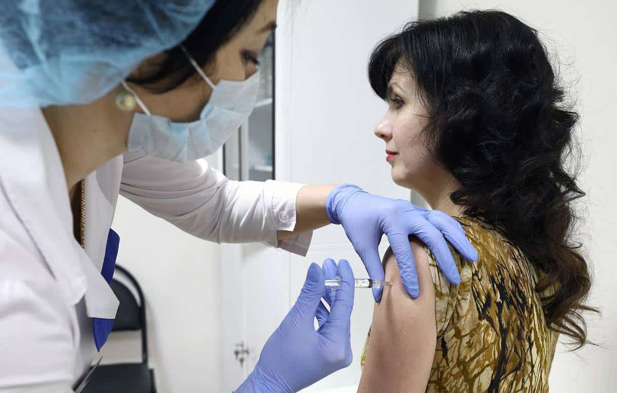 Голикова назвала сроки начала массовой вакцинации от коронавируса в России