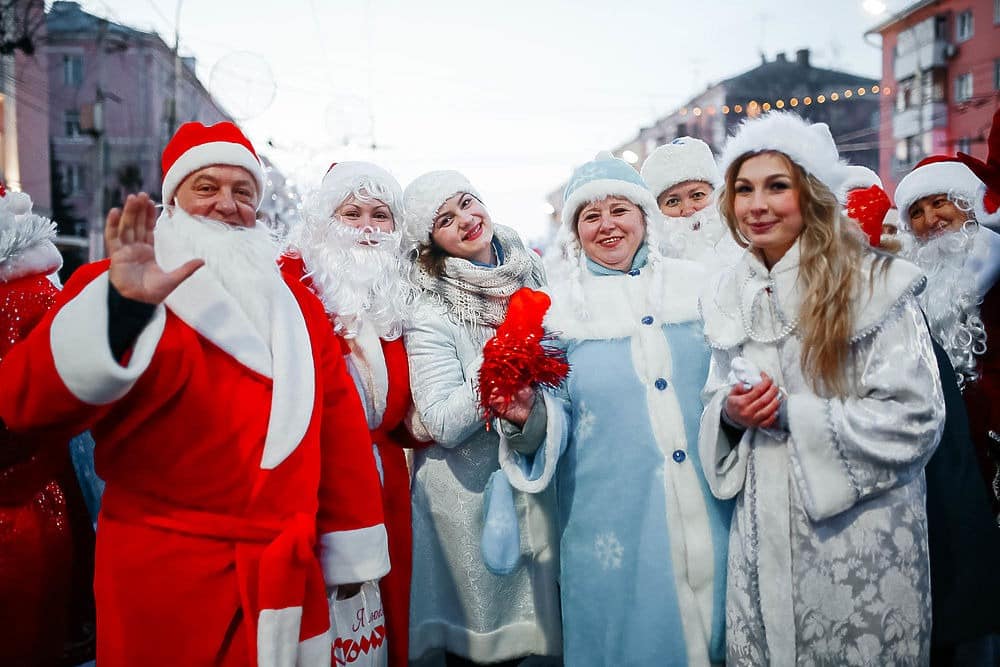 Парад Дедов Морозов и снегурочек пройдет в Калуге 12 декабря 2020 года