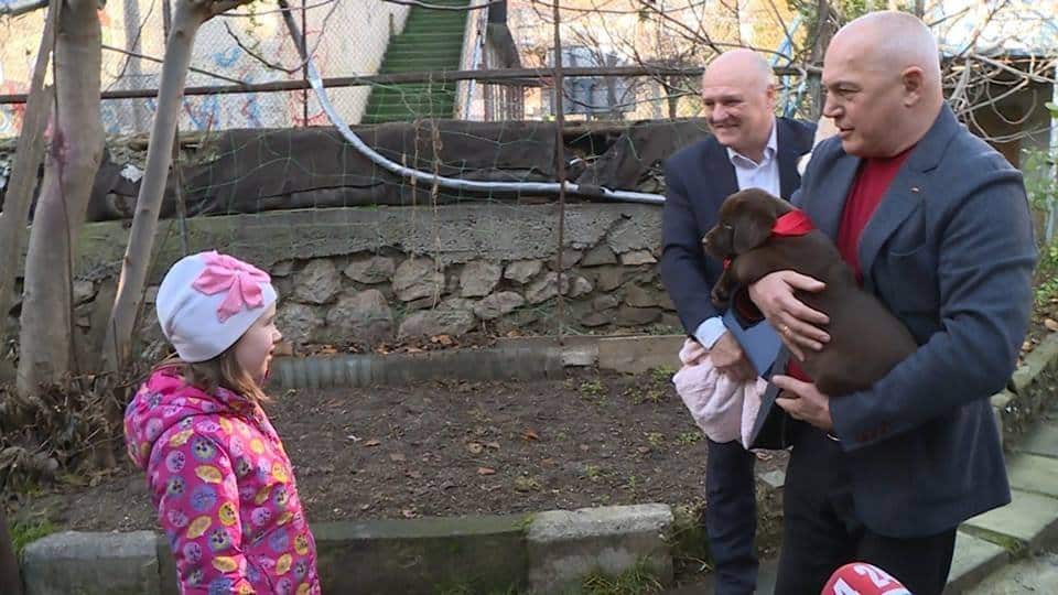 Российские дети просят Владимира Путина о разных подарках к Новому году