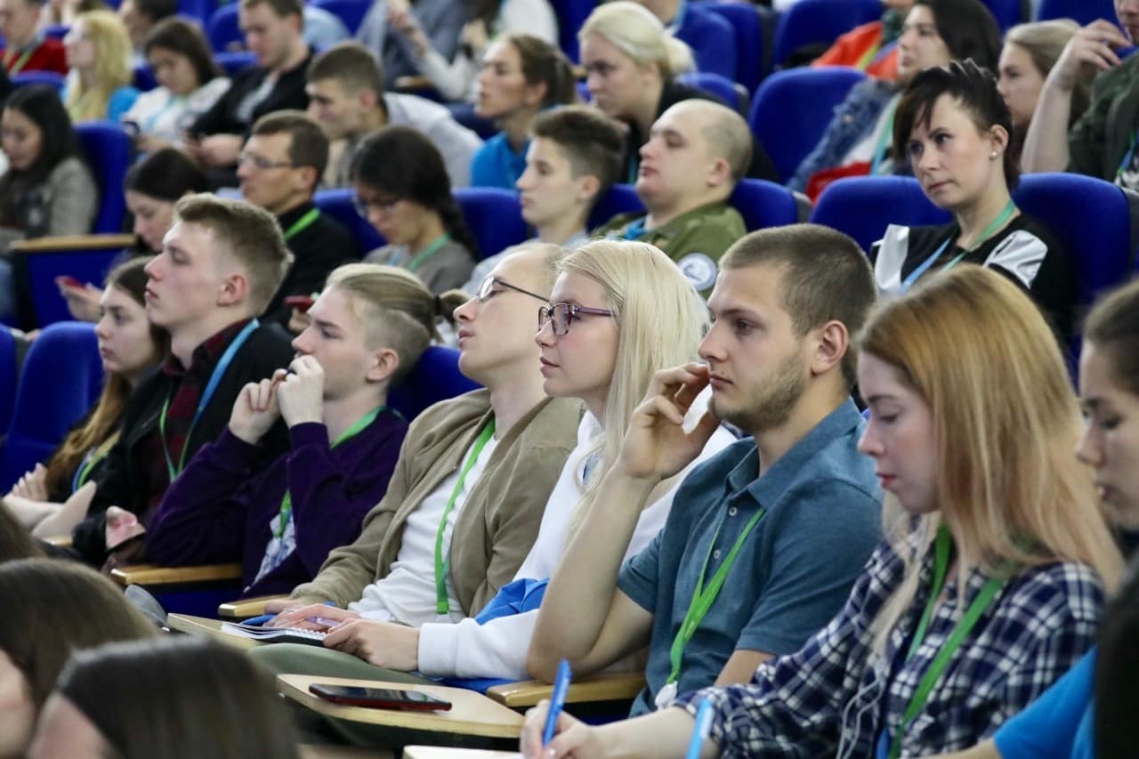 Возраст молодежи в России подняли до 35 лет: какие льготы положены от государства
